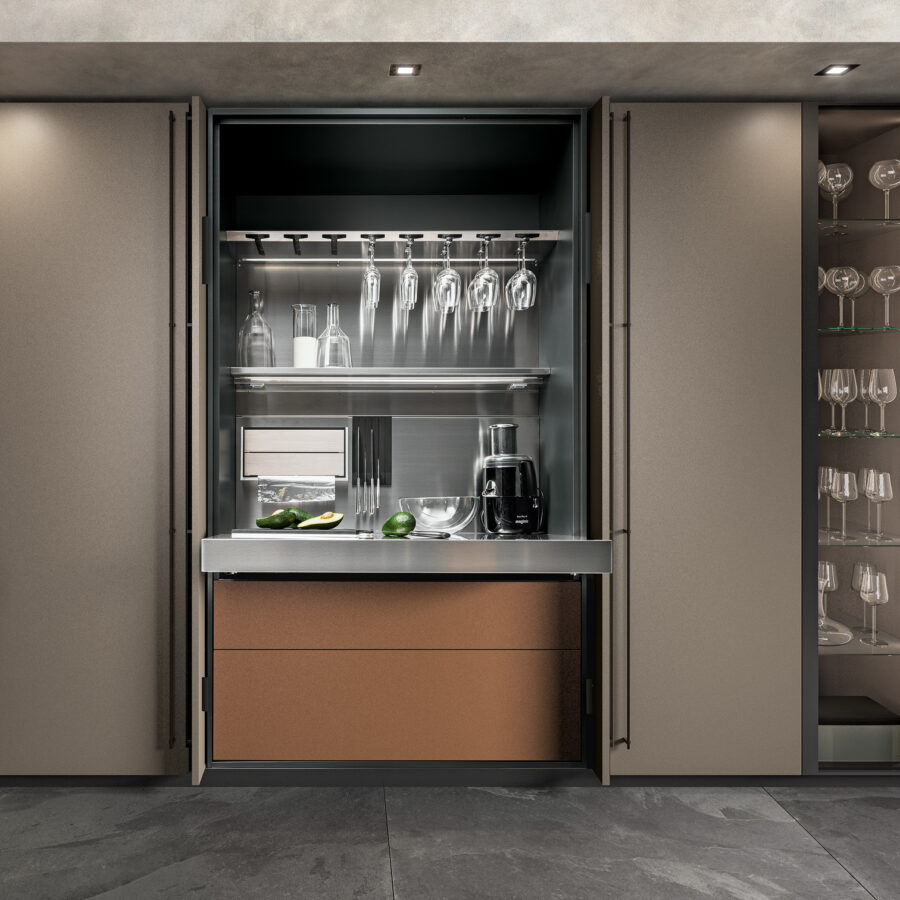 EQUIPPED COLUMNS - RETRACTABLE DOORS - Mobilegno